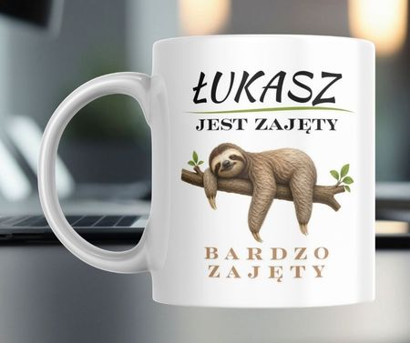 Kubek personalizowany „Jest zajęty… bardzo zajęty” z leniwcem